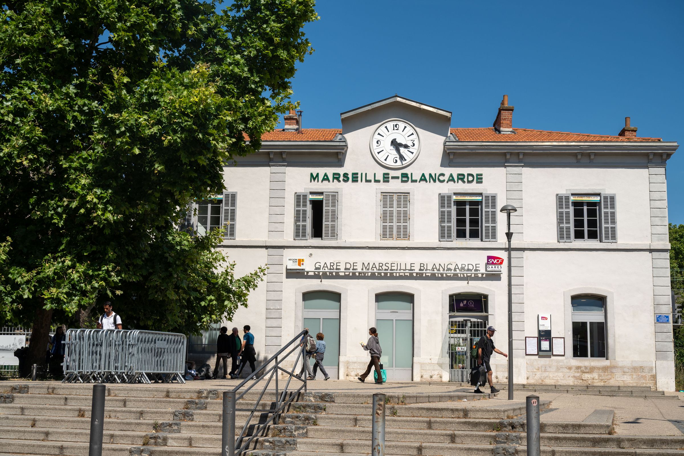 Marseille Surgeon Brings Complex Pelvis Tumour Skills to La Réunion