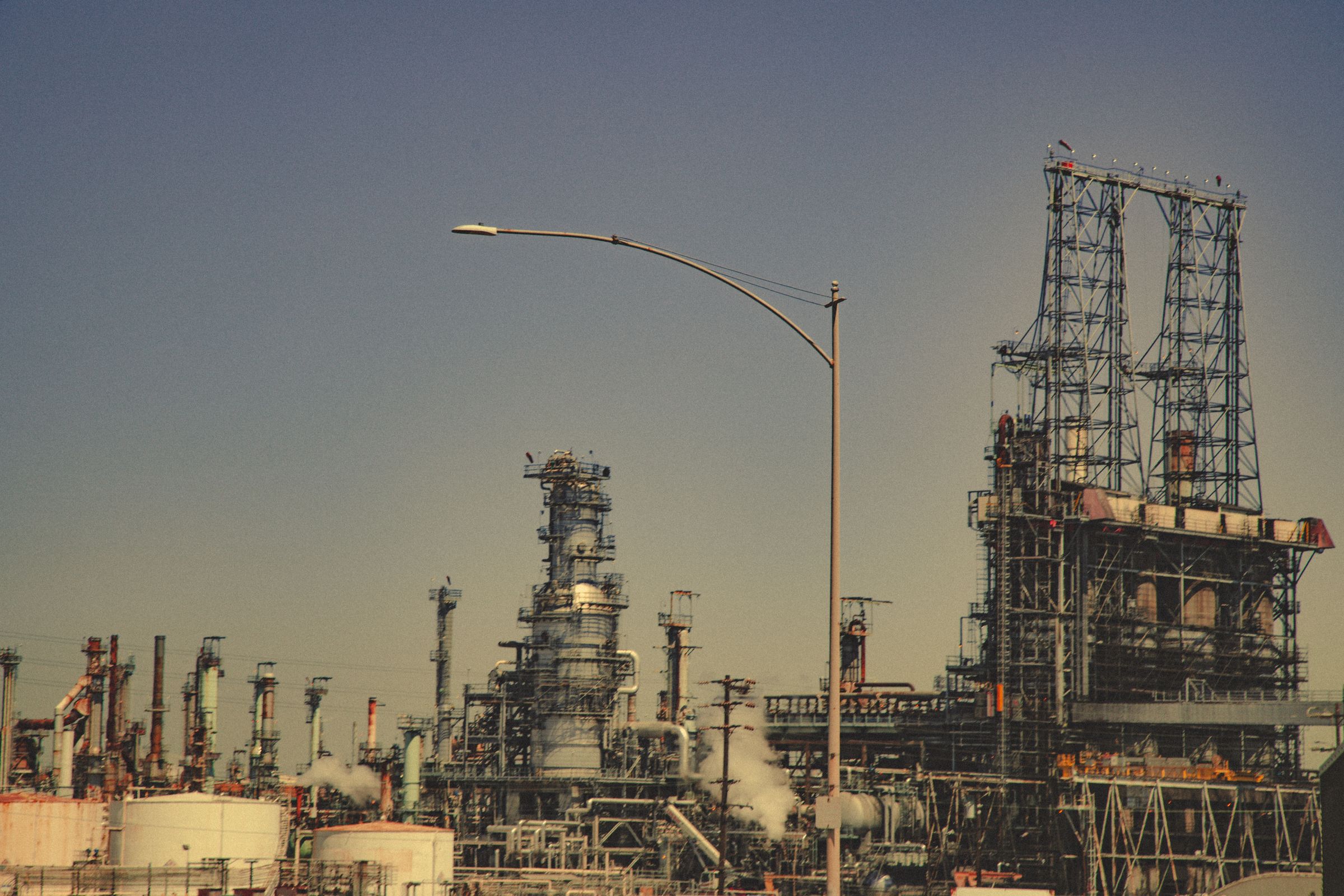 South Africa Braces for Fuel Price Swings as Global Oil Turbulence Intensifies