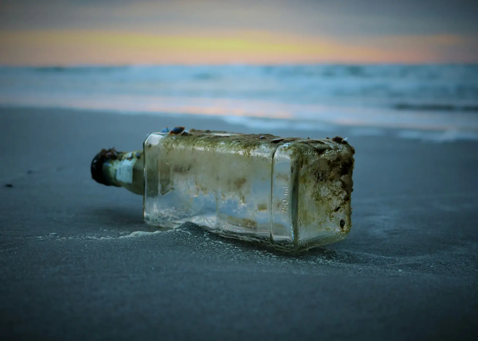 La poésie « Message in a Bottle » de Daniel Aôndona – Voyage intérieur
