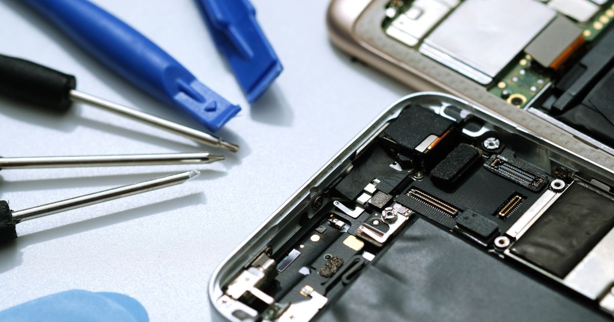 Phone Repair Business Guide: How to Start and Grow a Profitable Repair Service