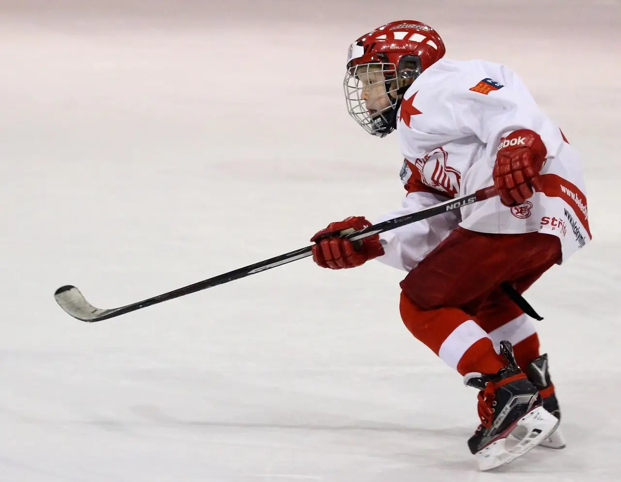 Record de salaire d'Emily Clark en PWHL – Une étape pour le hockey féminin

