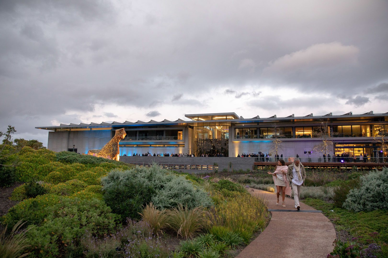 Origens Gallery: Bold New Art Space Opens in Cape Town2025