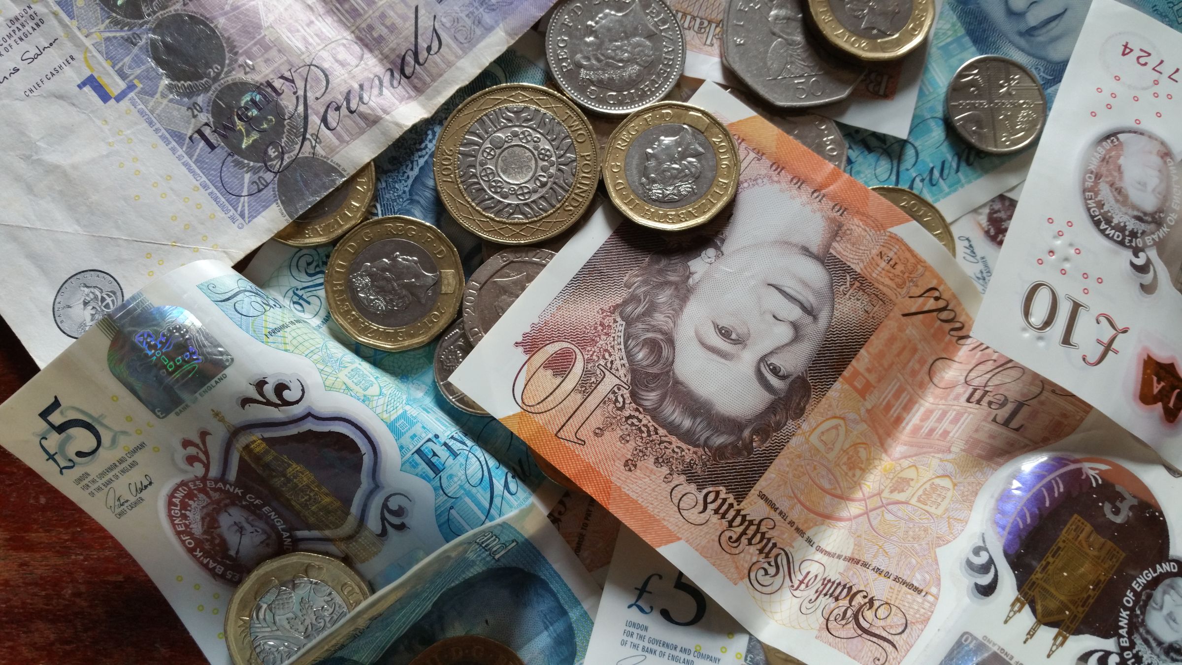 Sterling Jumps to $1.3352 as UK Jobless Rate Falls to 4.7%