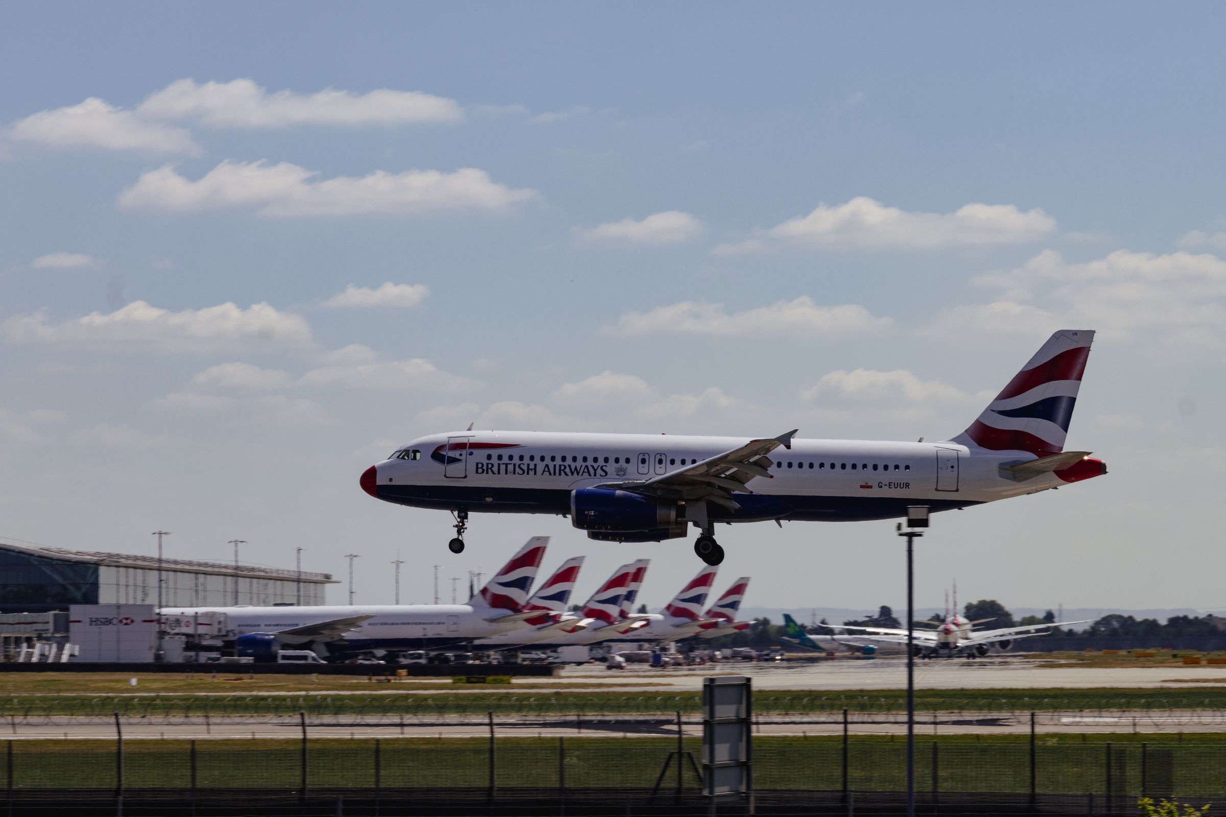 Healey Backs Heathrow Runway as Delivery Clock Slips