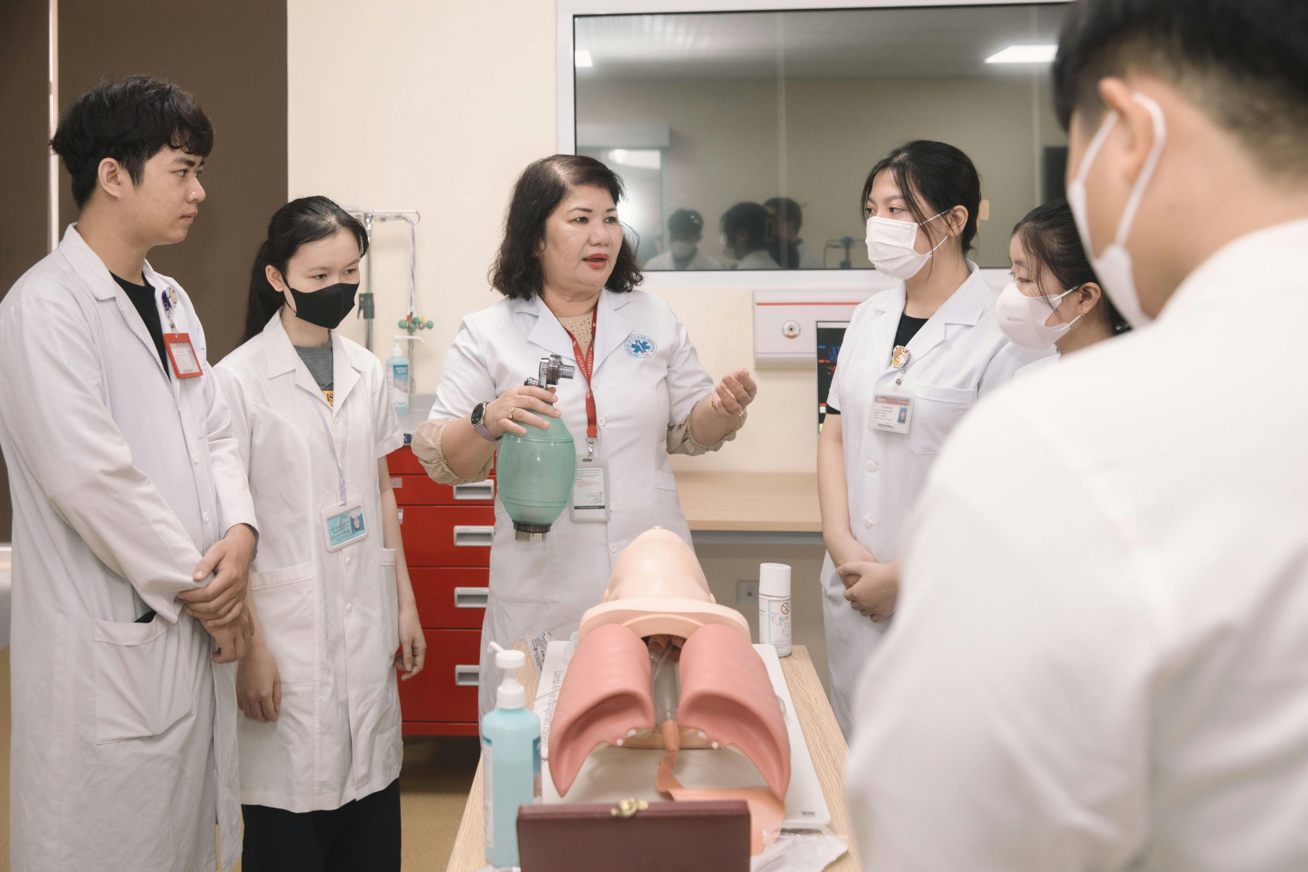 Formation en anglais : 5 avantages clés pour les professionnels de santé étrangers