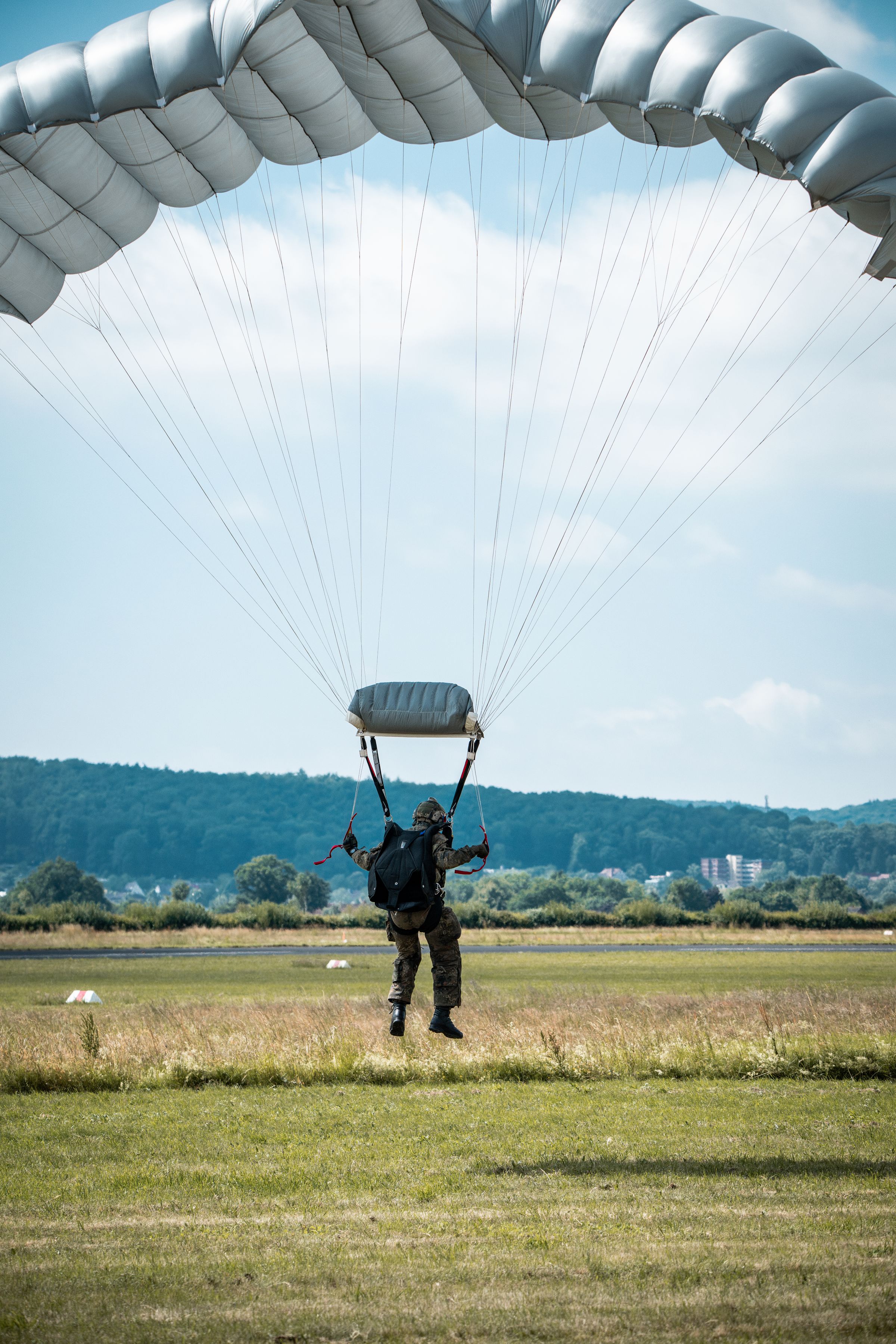 Parachutistes au-dessus de l'océan Indien : la France affirme sa présence