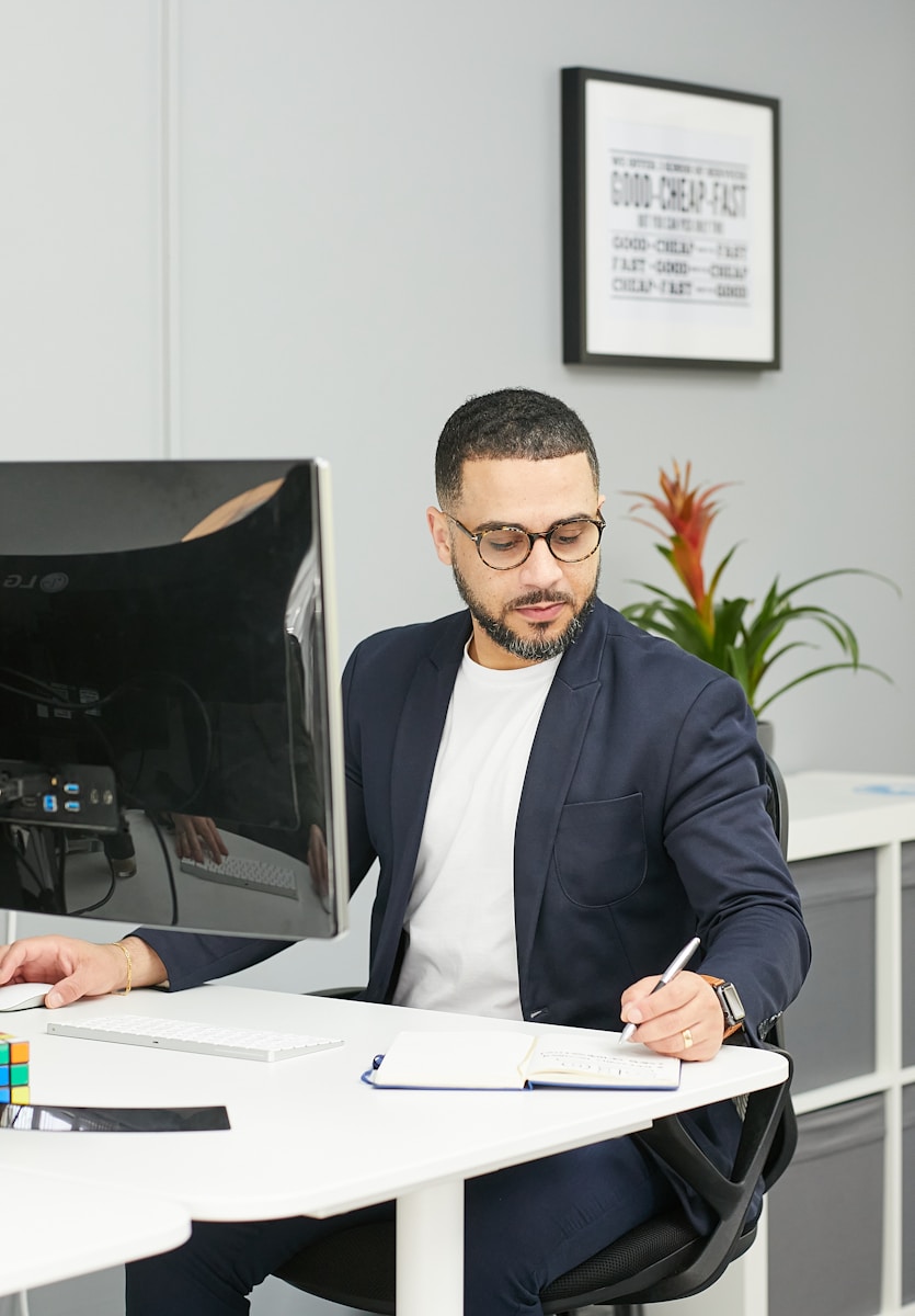 Payroll HR Solutions: 5 Powerful Benefits Transforming Global Businesses