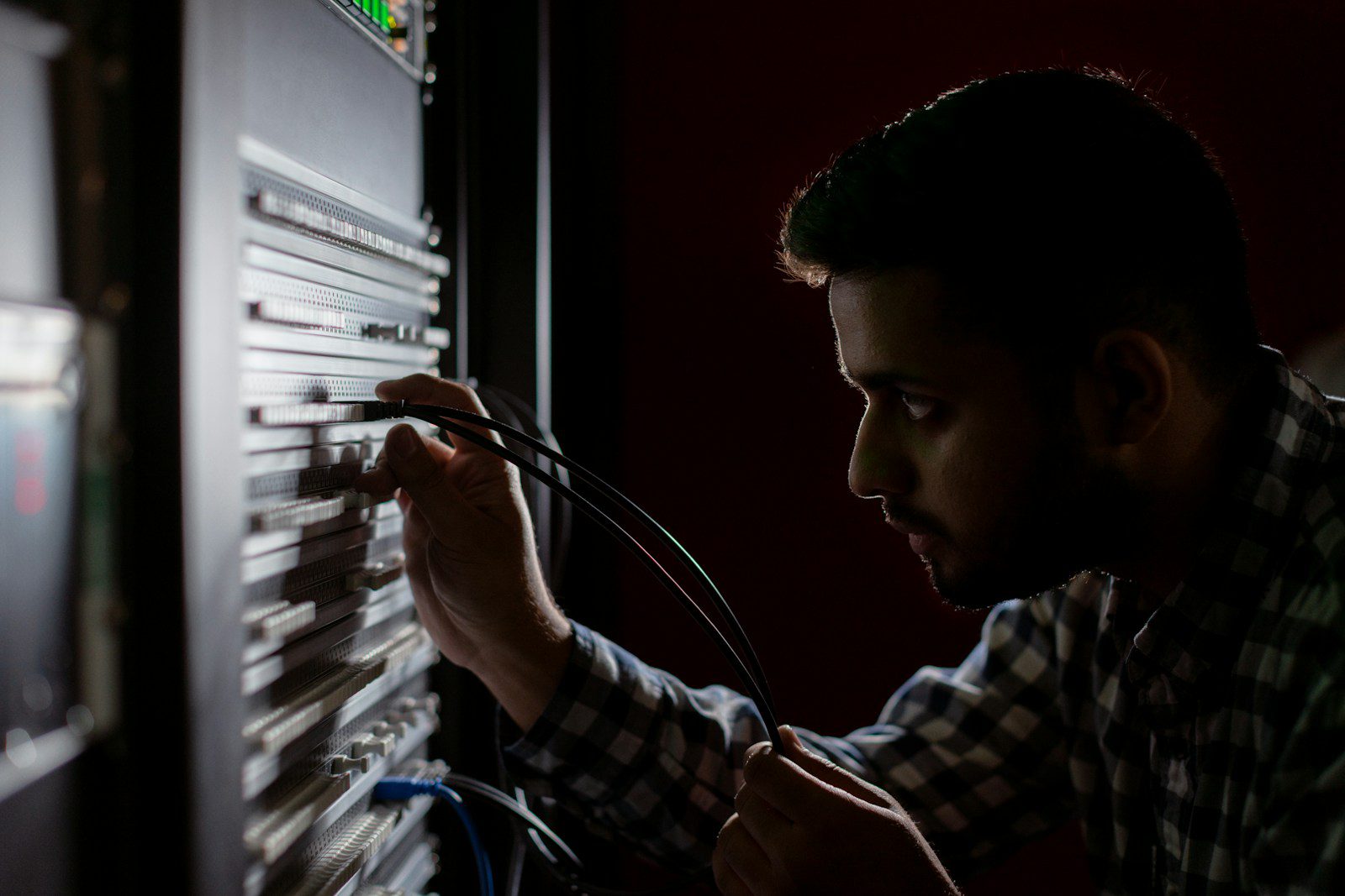 Iraq Data Centers: 5 Game-Changing Benefits of Launching Commercial Hubs