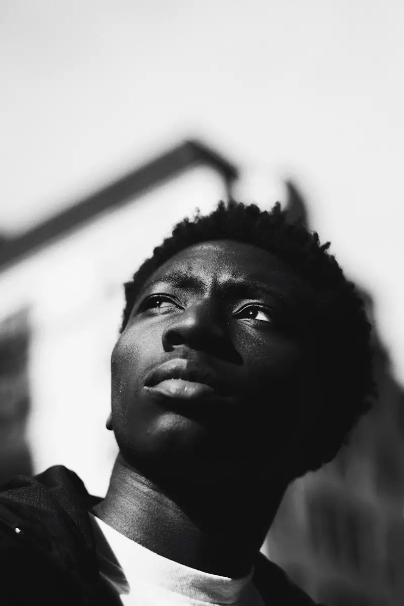 Sembène Ousmane et la négritude – le cinéaste sénégalais s'exprimant sur l'identité africaine