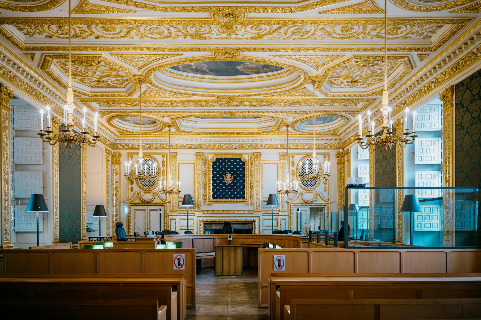 Un homme meurt au tribunal de la famille lors d'une audience, sous les yeux des présents