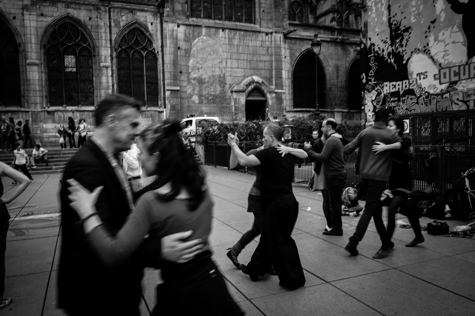 The Generational Divide about Tango: Understanding the Tension Between Youth and Tradition