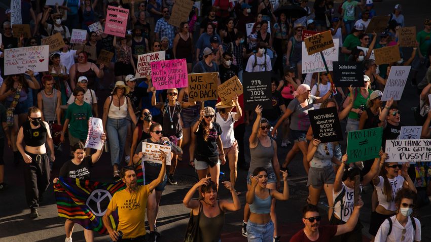 Guerre autour de l'avortement : la Cour suprême s'apprête-t-elle à renverser Roe v. Wade ?