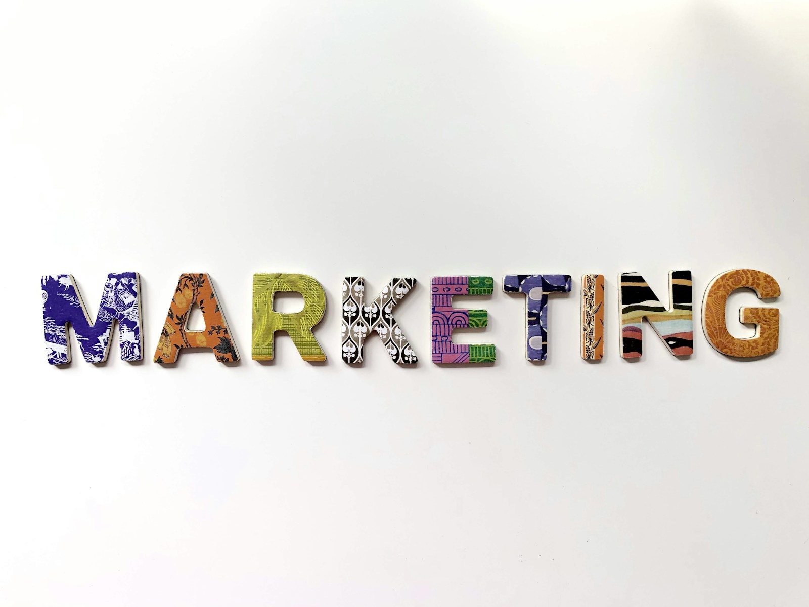 5 Powerful Ways Human Insight Marketing Beats AI Limitations