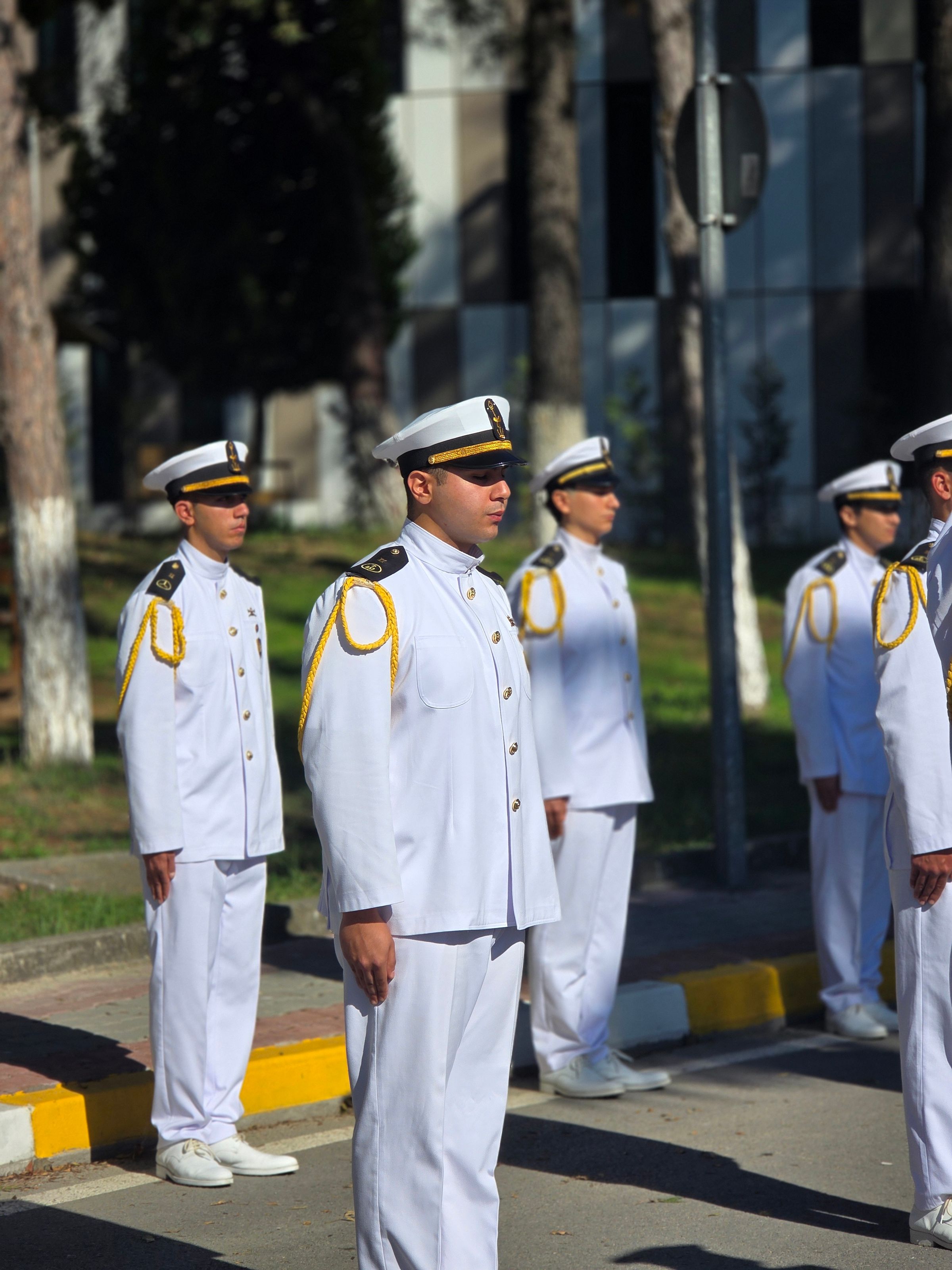 Gulf Families Feel the Strain as Shipping Lanes Tighten