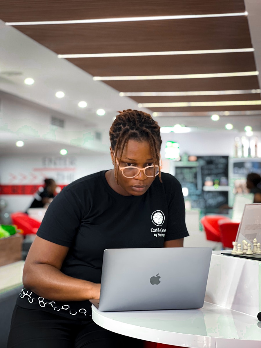 Arnaques à l'emploi en Afrique du Sud : mise en garde aux femmes contre des vidéos russes virales