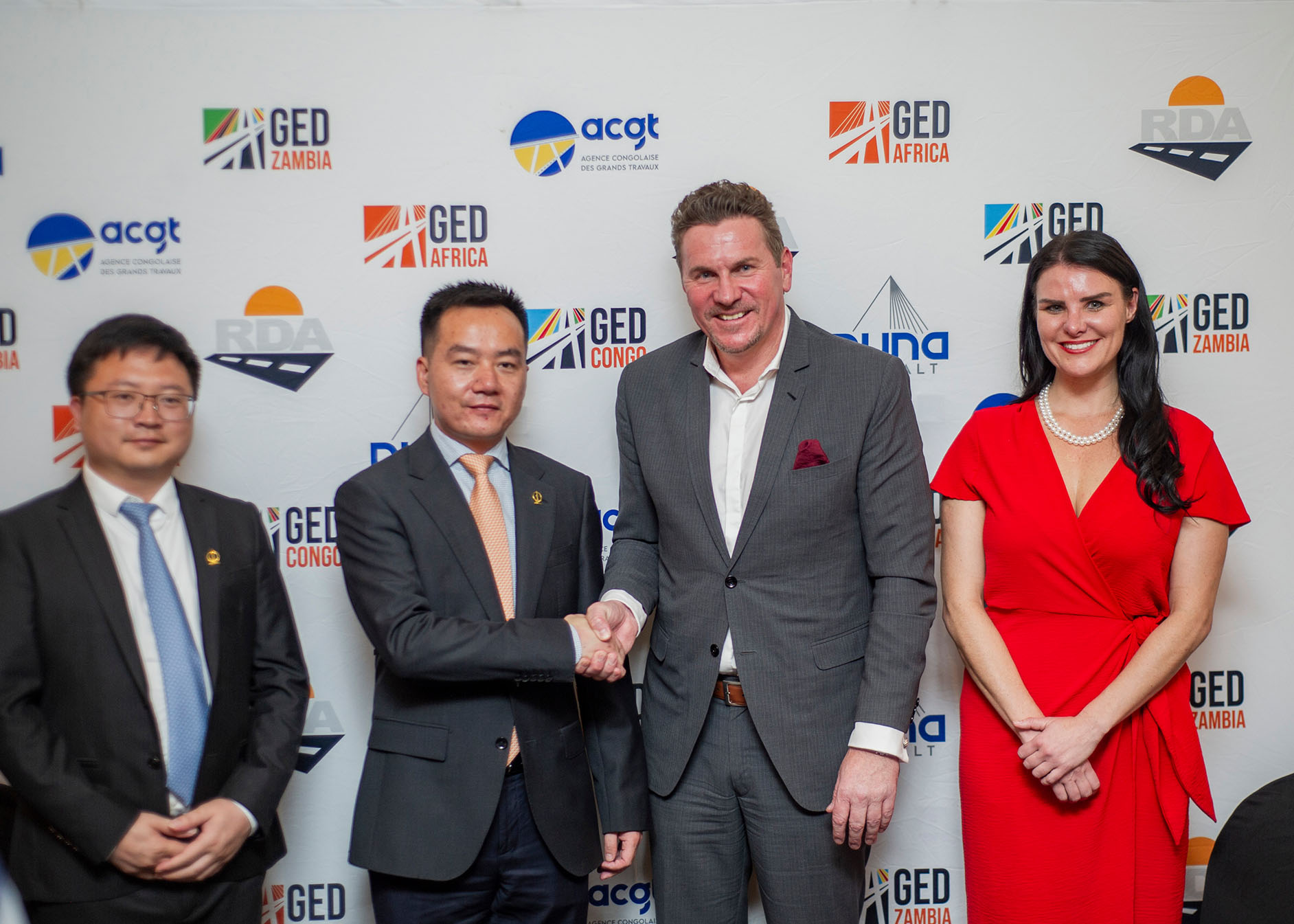 “Cameroon’s High-Stakes Race: Chinese Giants Sinohydro and CHEC Battle for Édéa–Kribi Road Mega-Contract”