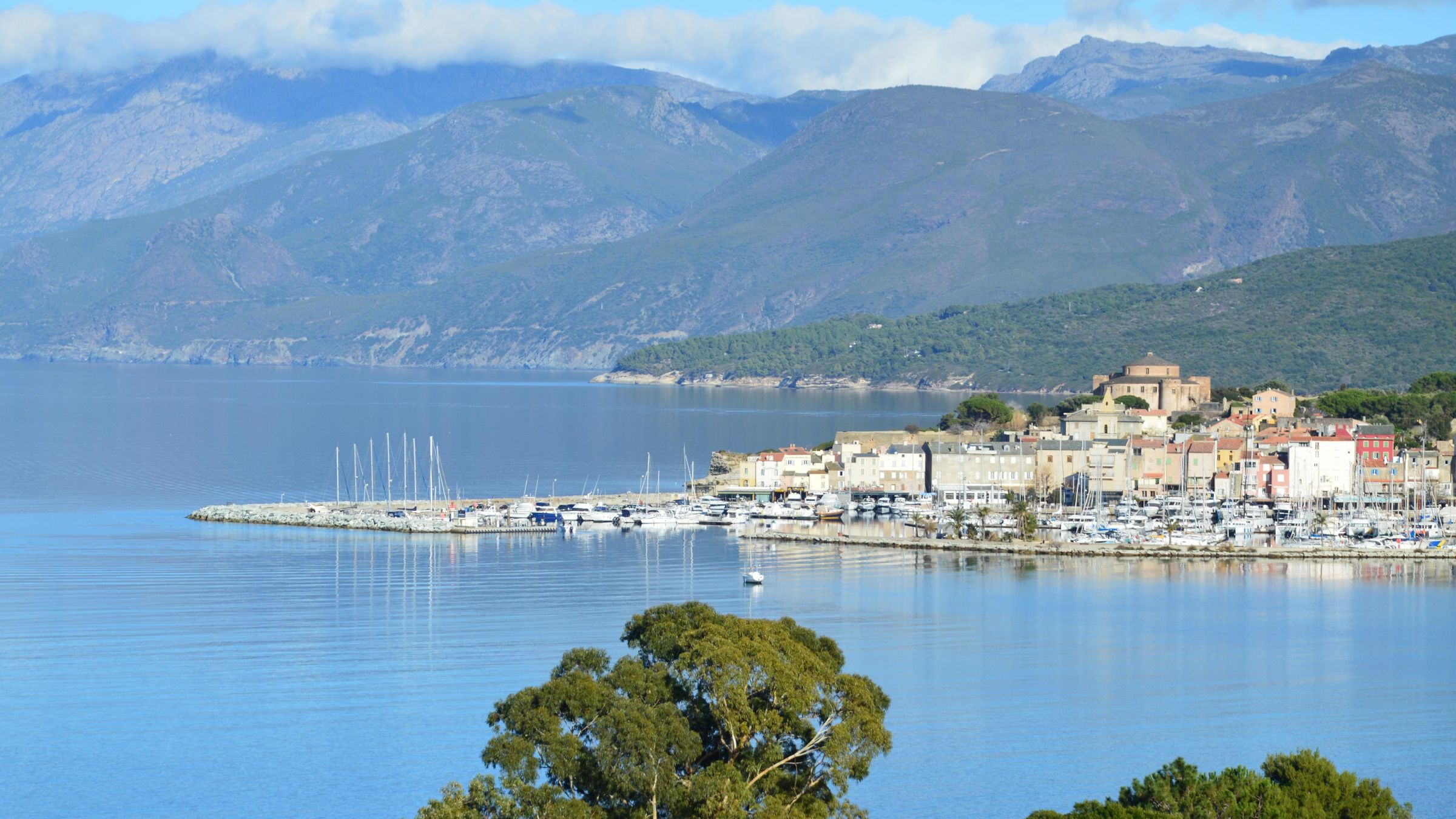 Vulnérabilité sociale en Corse : révision des aides pour familles et aînés.