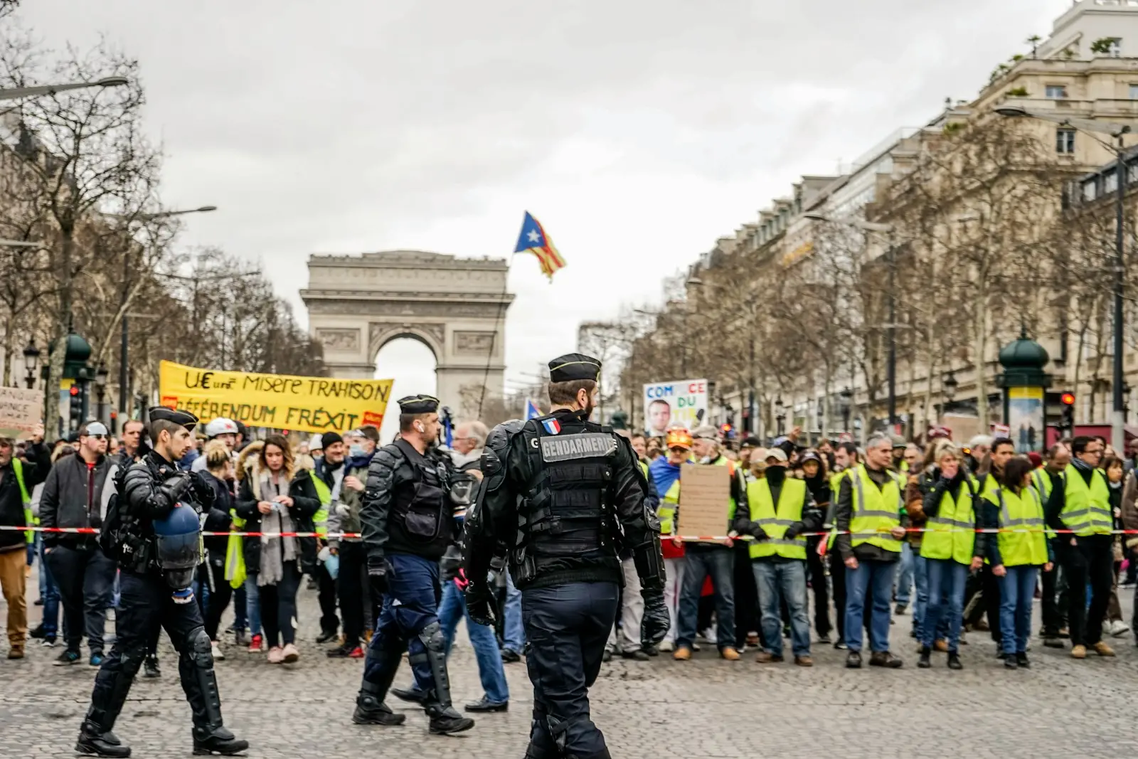 L'admission de Macron sur la répression française et l'indépendance du Cameroun redessine le récit historique