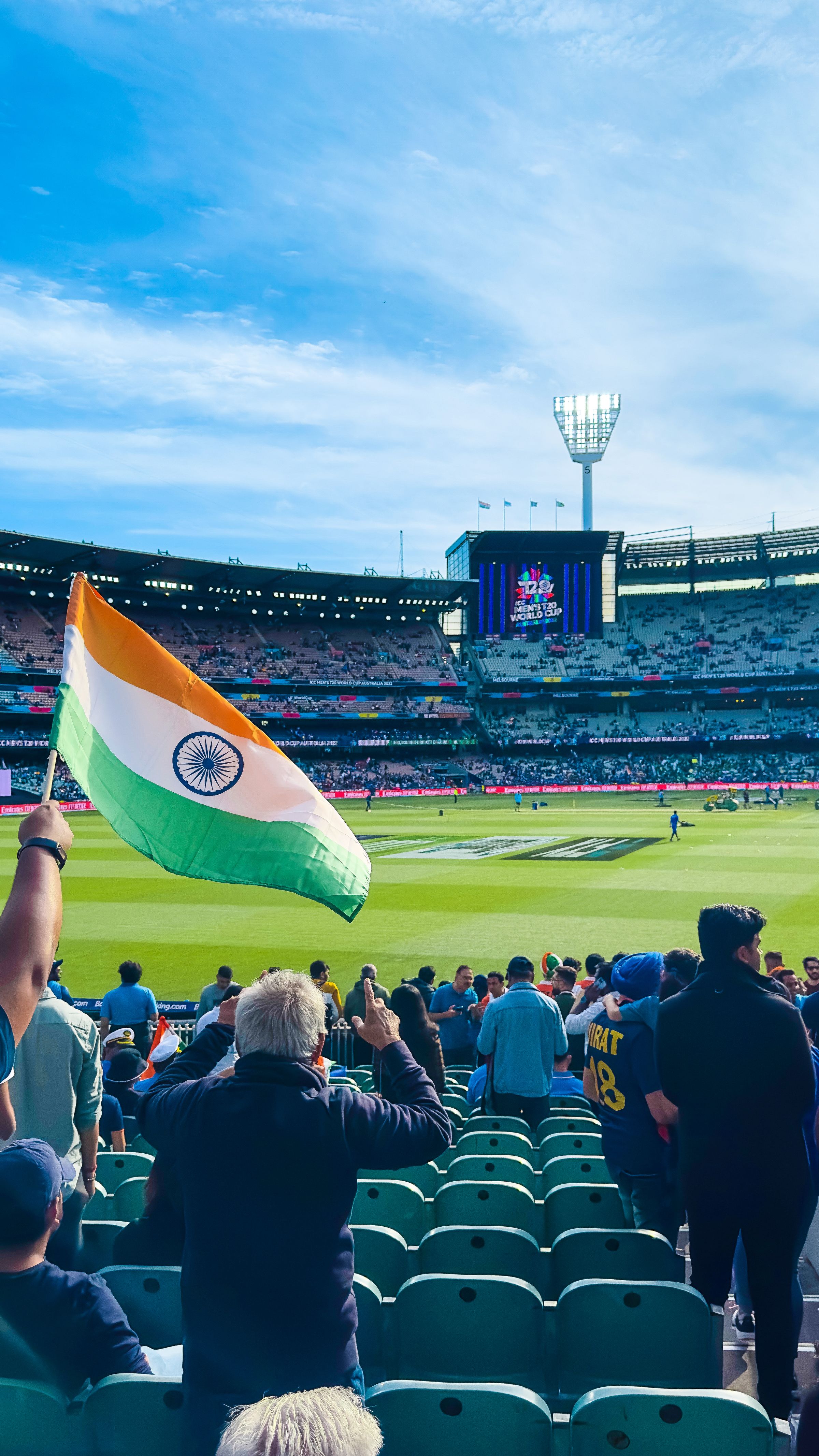 South Africa's batting collapse hands Australia the edge